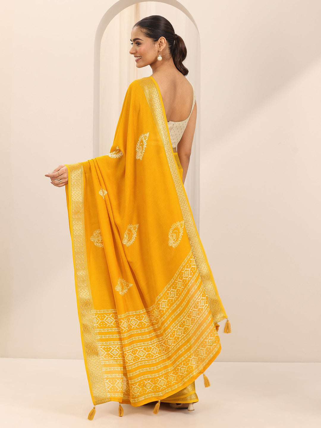 Mustard Printed Georgette Saree With Unstitched Blouse Piece