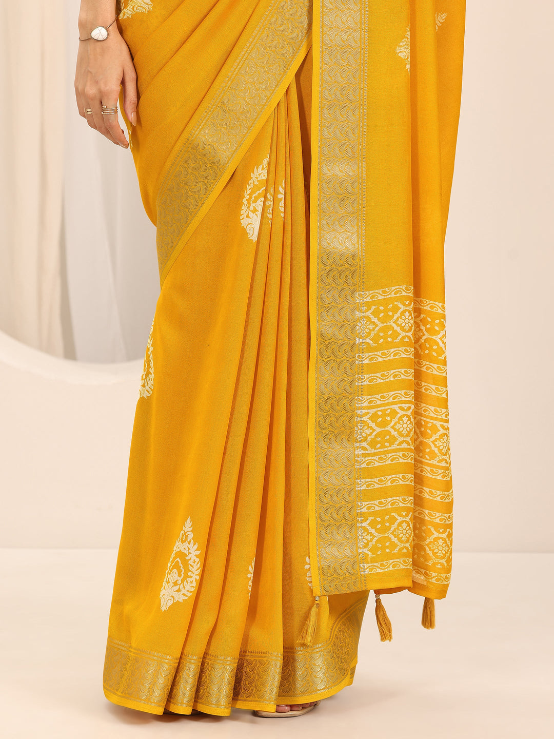 Mustard Printed Georgette Saree With Unstitched Blouse Piece