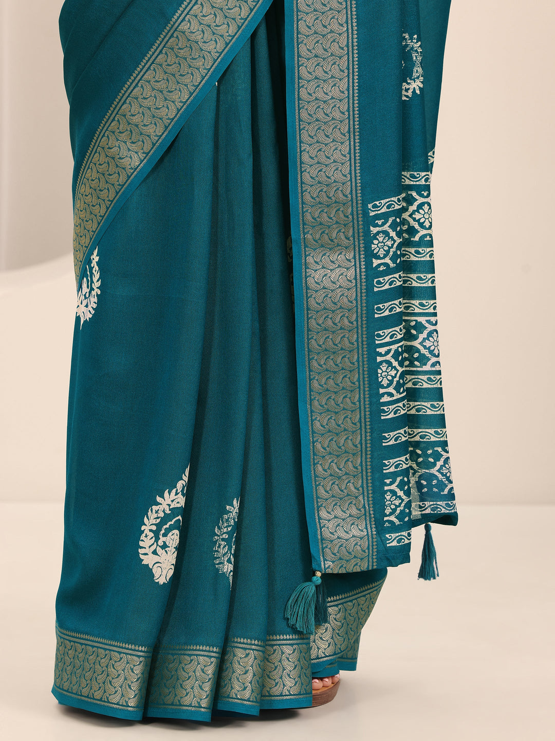 Teal Printed Georgette Saree With Unstitched Blouse Piece