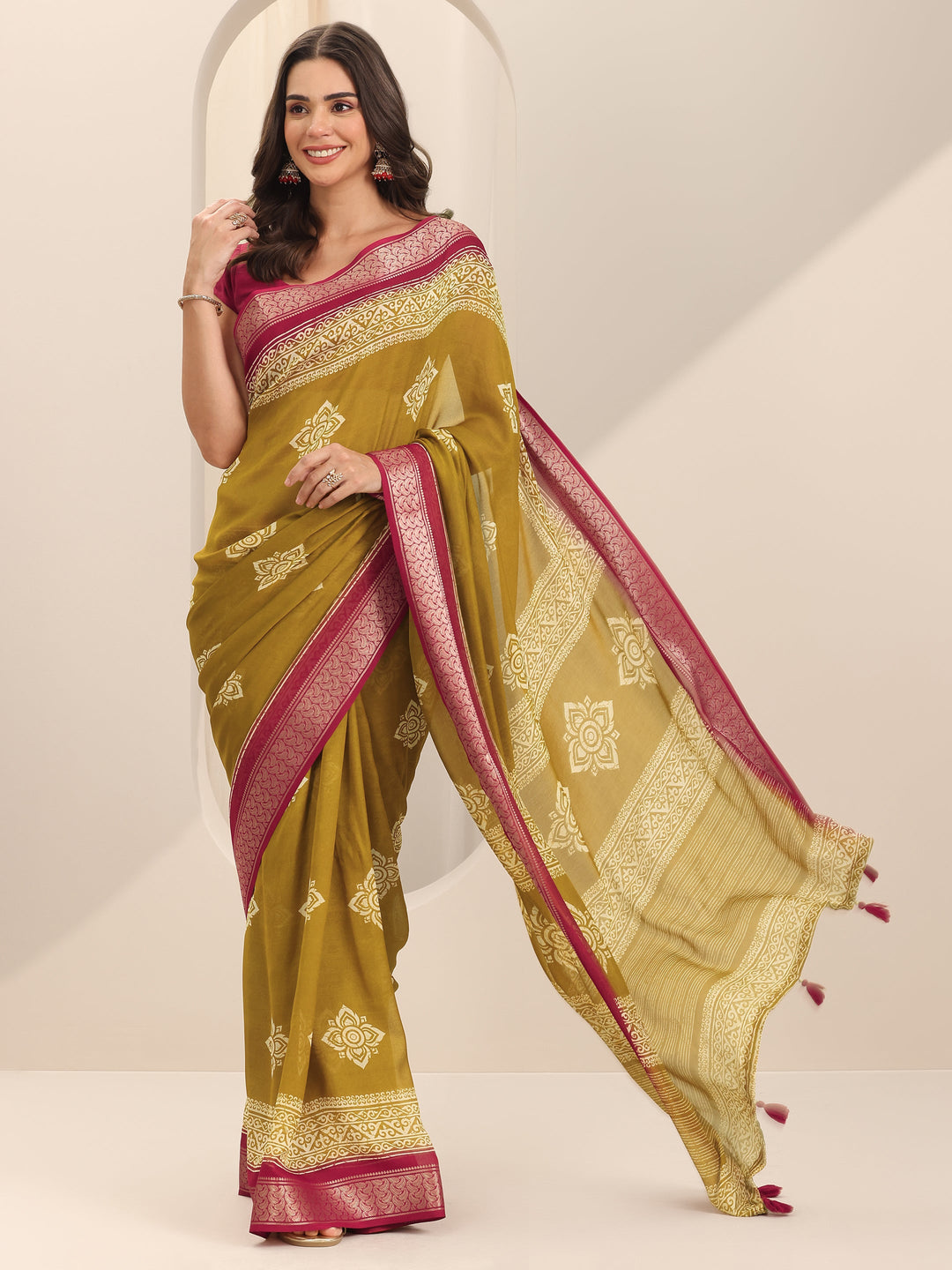 Mustard Printed Georgette Saree With Unstitched Blouse Piece