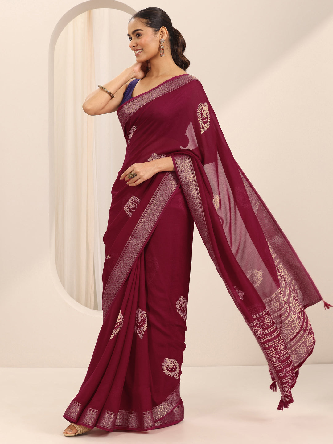 Red Printed Georgette Saree With Unstitched Blouse Piece