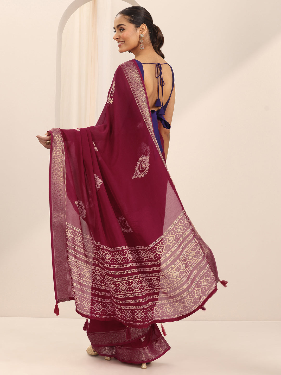 Red Printed Georgette Saree With Unstitched Blouse Piece