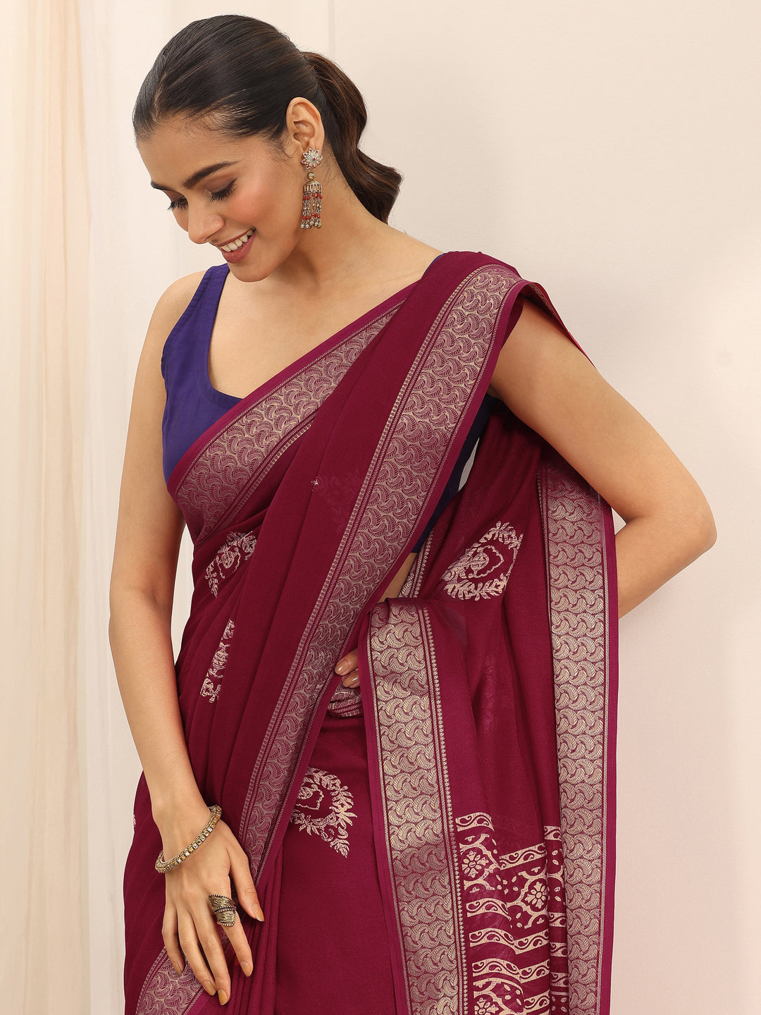 Red Printed Georgette Saree With Unstitched Blouse Piece