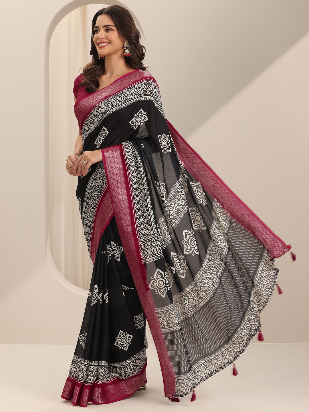 Black Printed Georgette Saree With Unstitched Blouse Piece