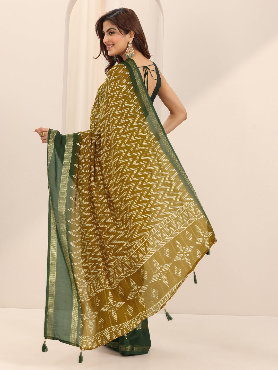 Mustard Printed Georgette Saree With Unstitched Blouse Piece