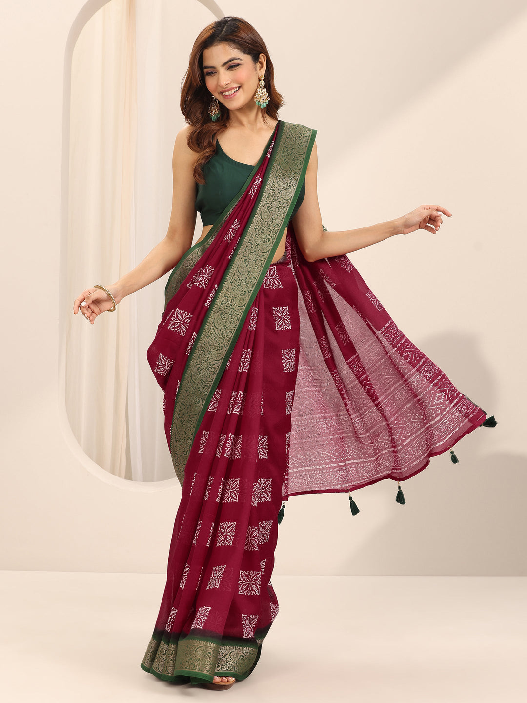 Red Printed Georgette Saree With Unstitched Blouse Piece