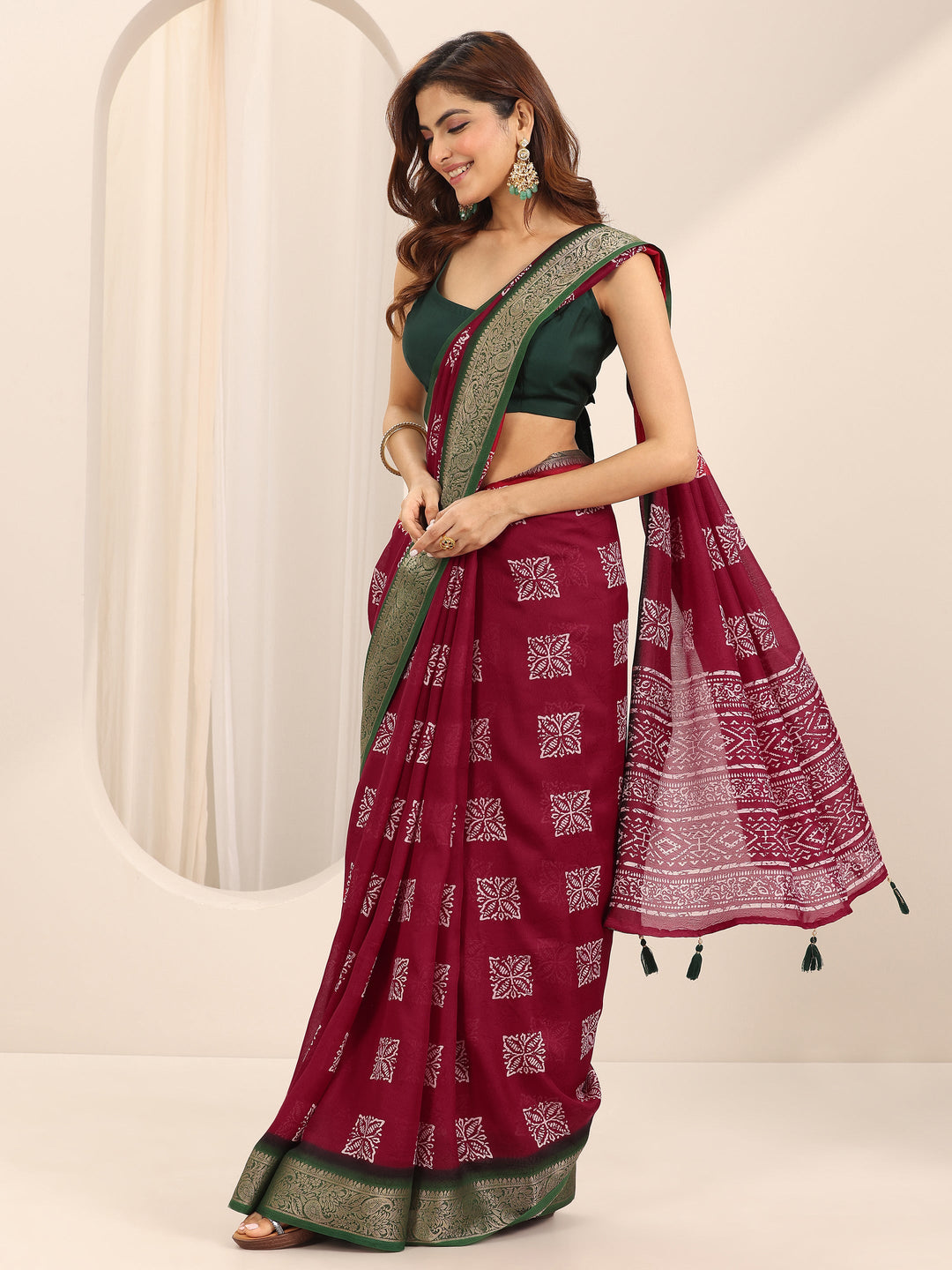 Red Printed Georgette Saree With Unstitched Blouse Piece