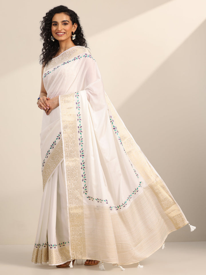 White Solid Crepe Saree With Unstitched Blouse Piece