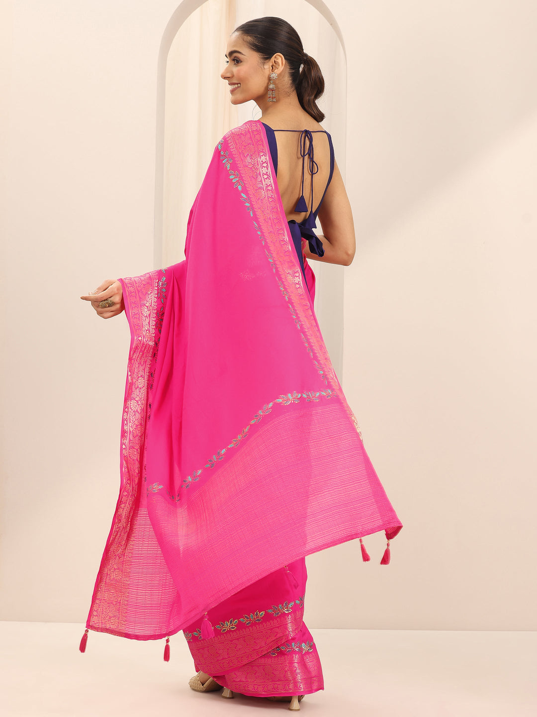 Pink Solid Crepe Saree With Unstitched Blouse Piece