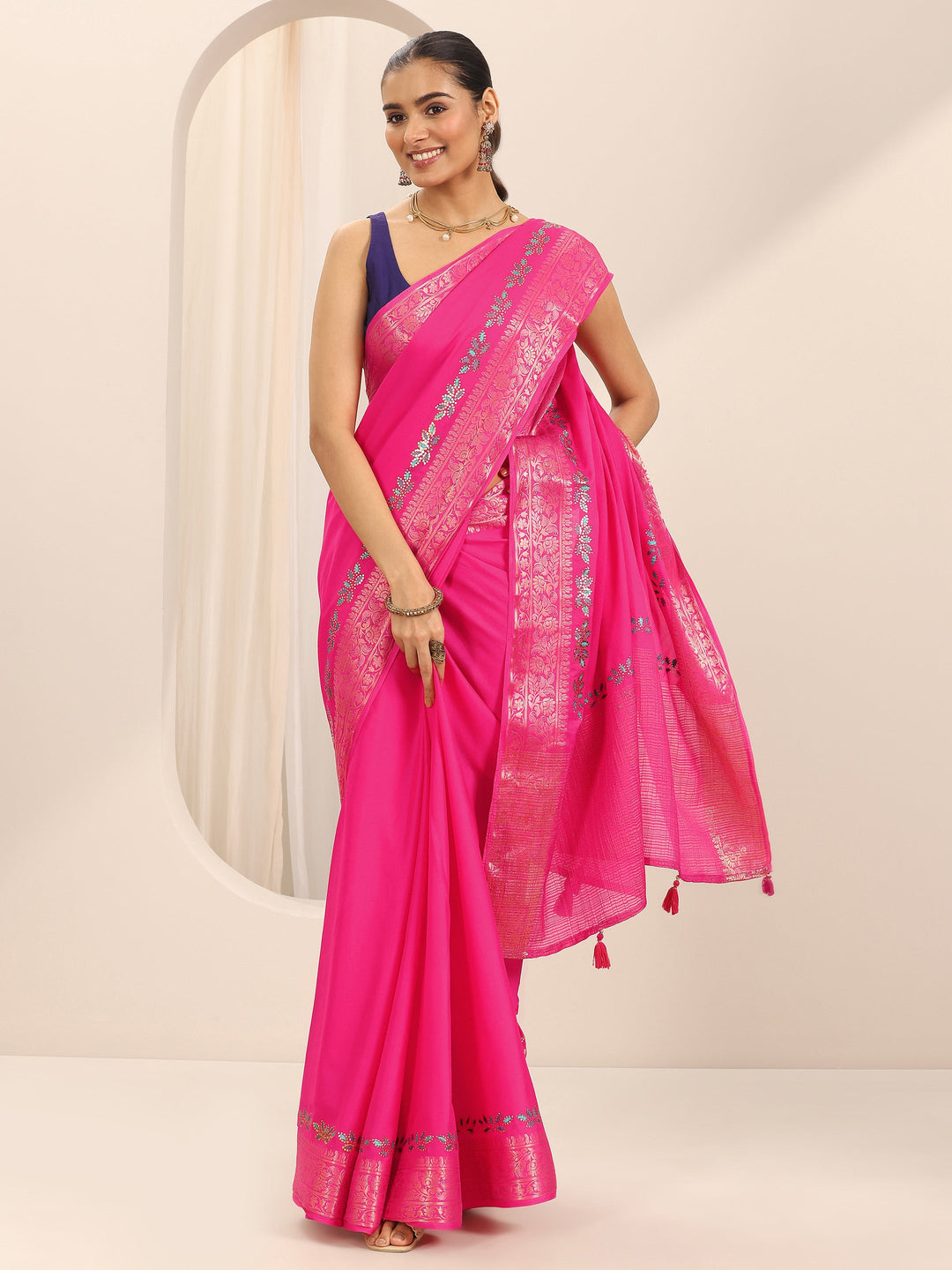 Pink Solid Crepe Saree With Unstitched Blouse Piece