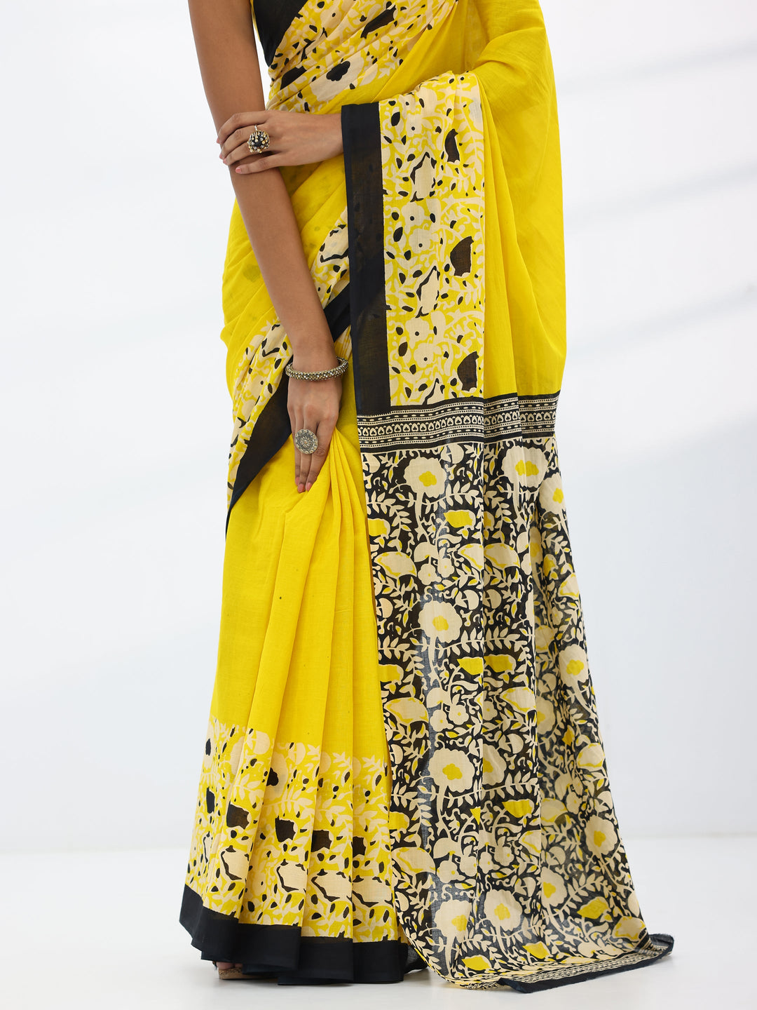 Yellow Printed Cotton Saree With Unstitched Blouse Piece