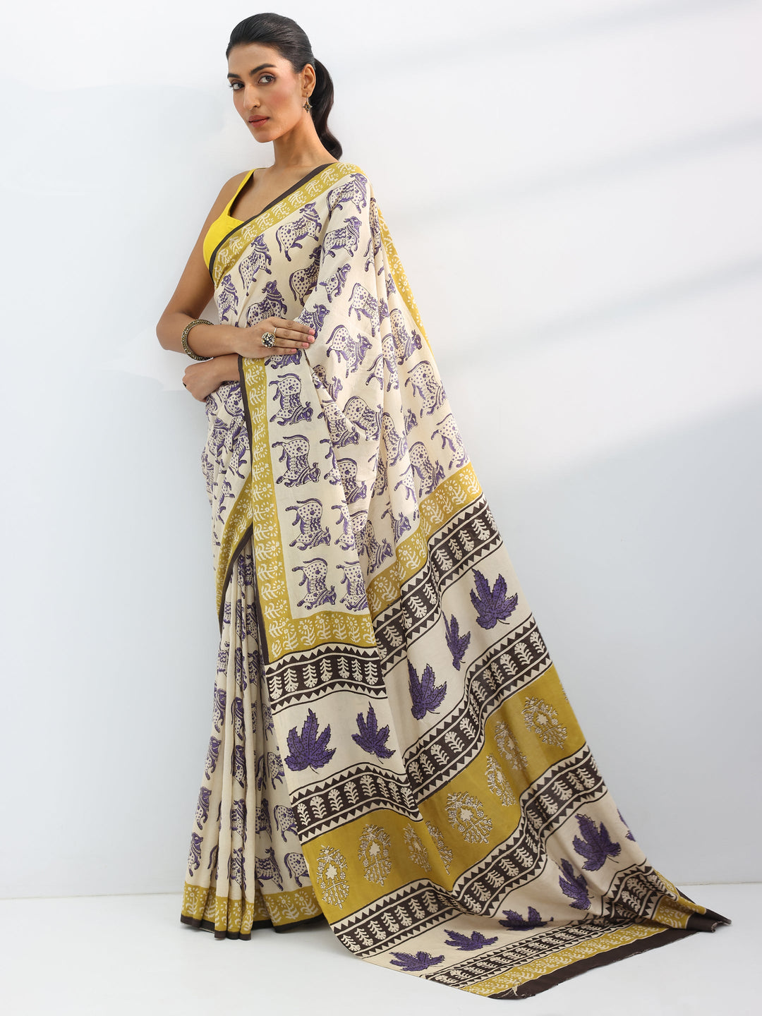 Off White Printed Cotton Saree With Unstitched Blouse Piece