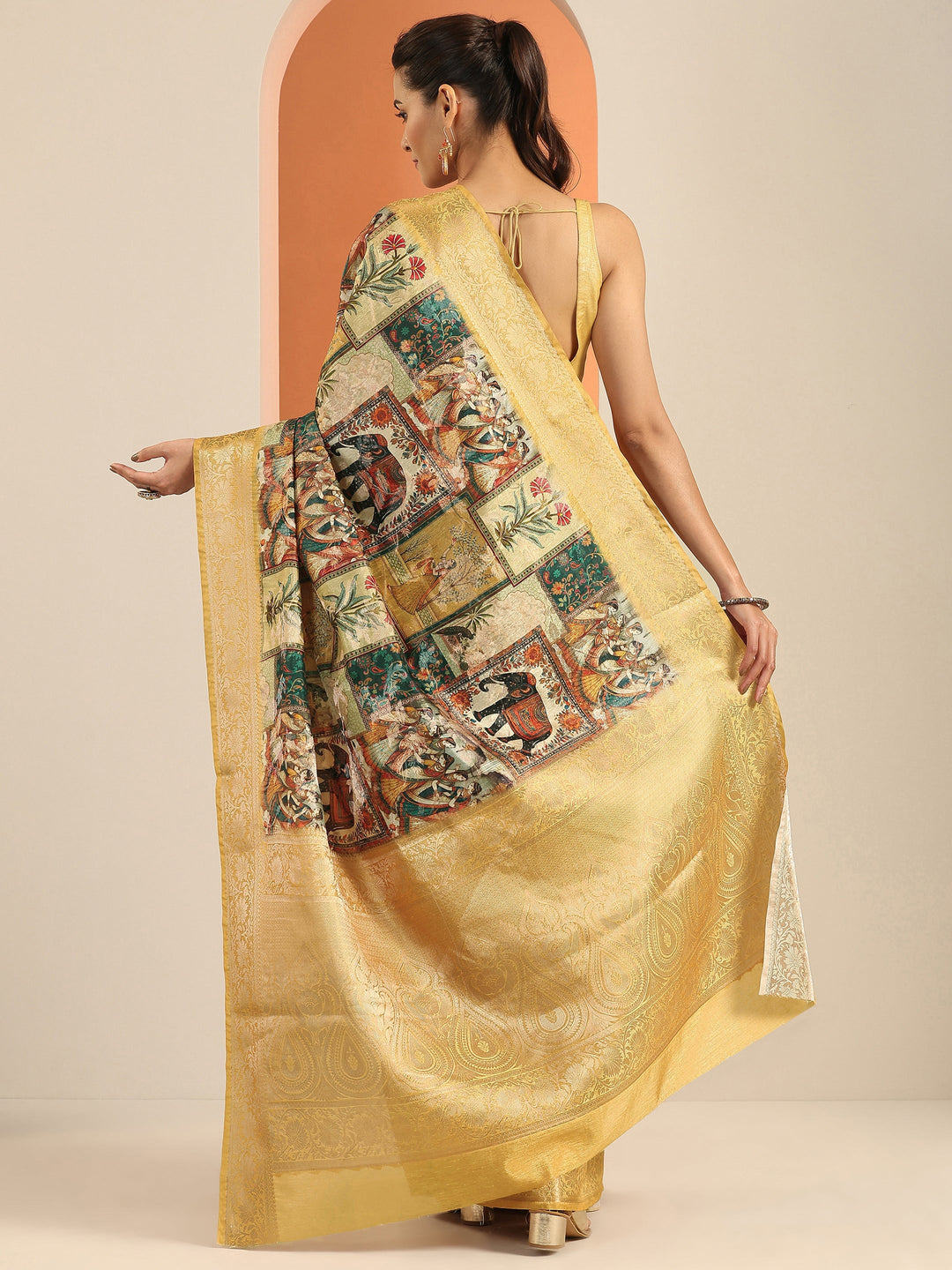 Mustard Printed Silk Blend Saree With Unstitched Blouse Piece