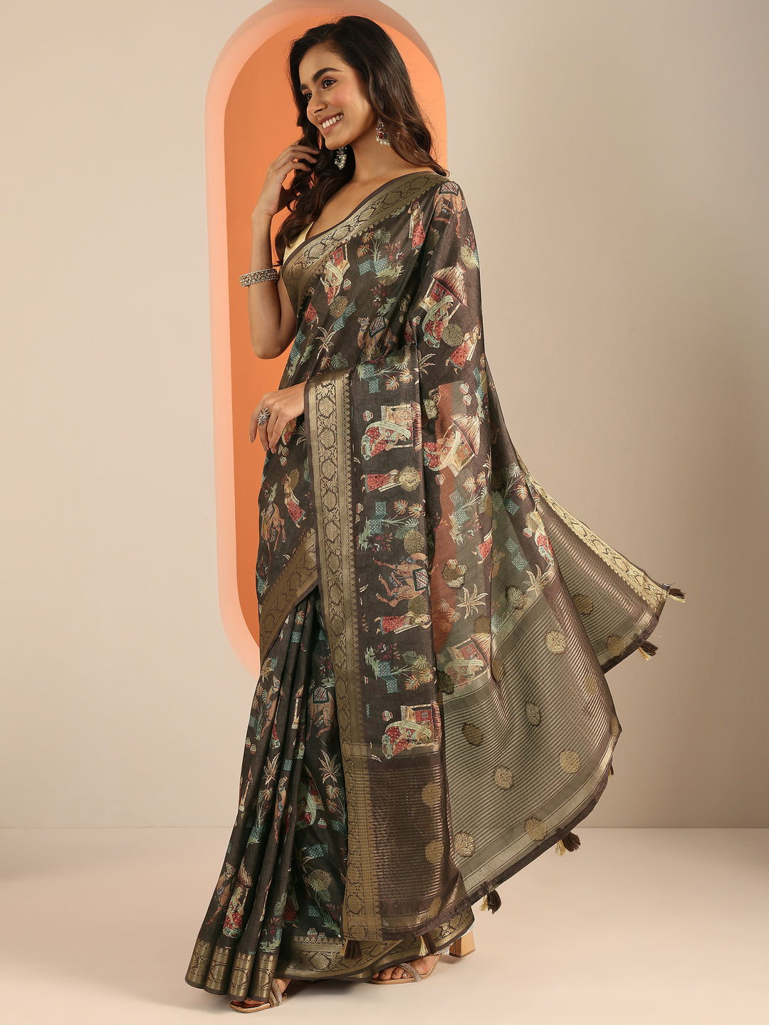 Brown Printed Silk Blend Saree With Unstitched Blouse Piece