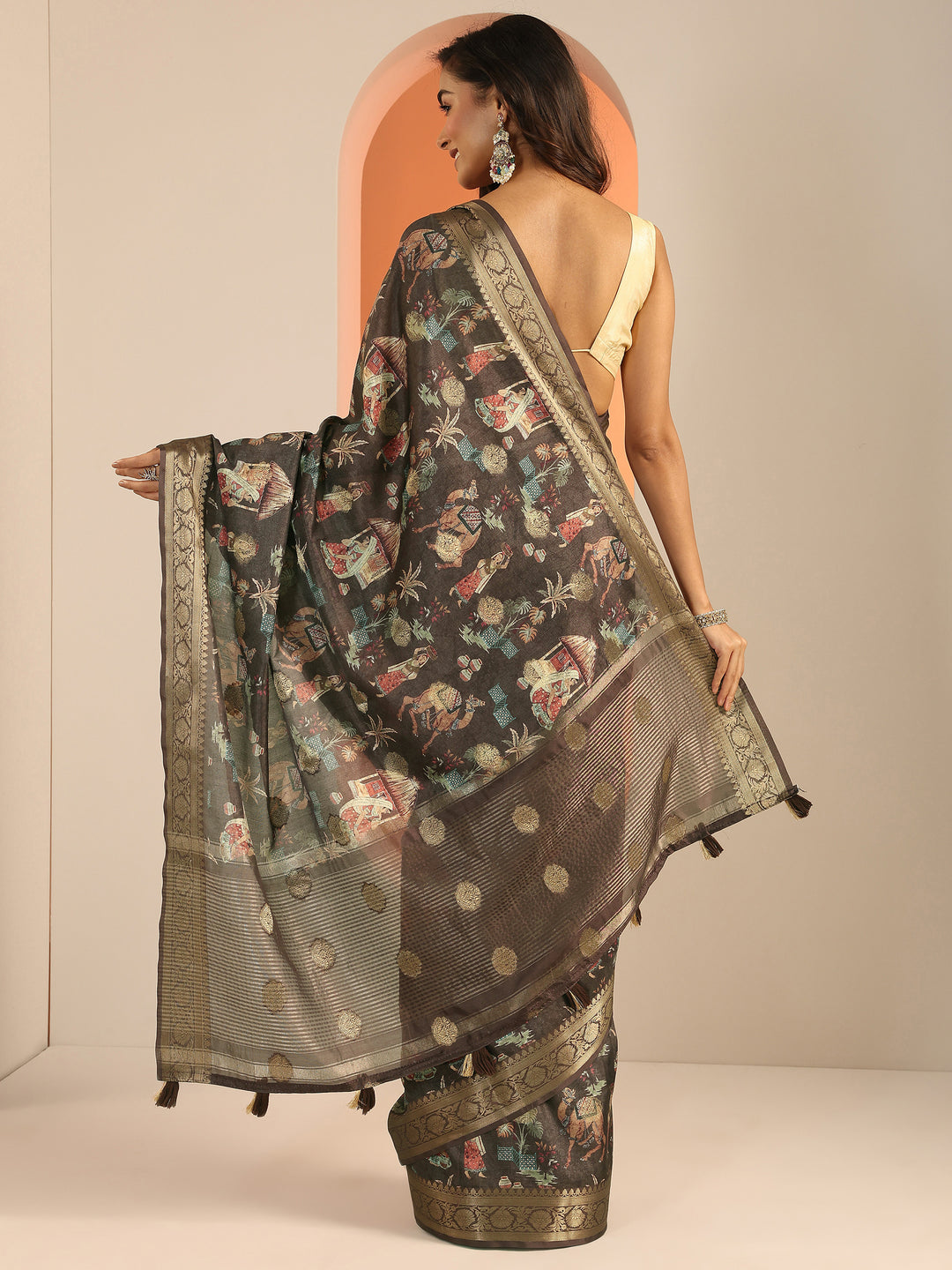 Brown Printed Silk Blend Saree With Unstitched Blouse Piece