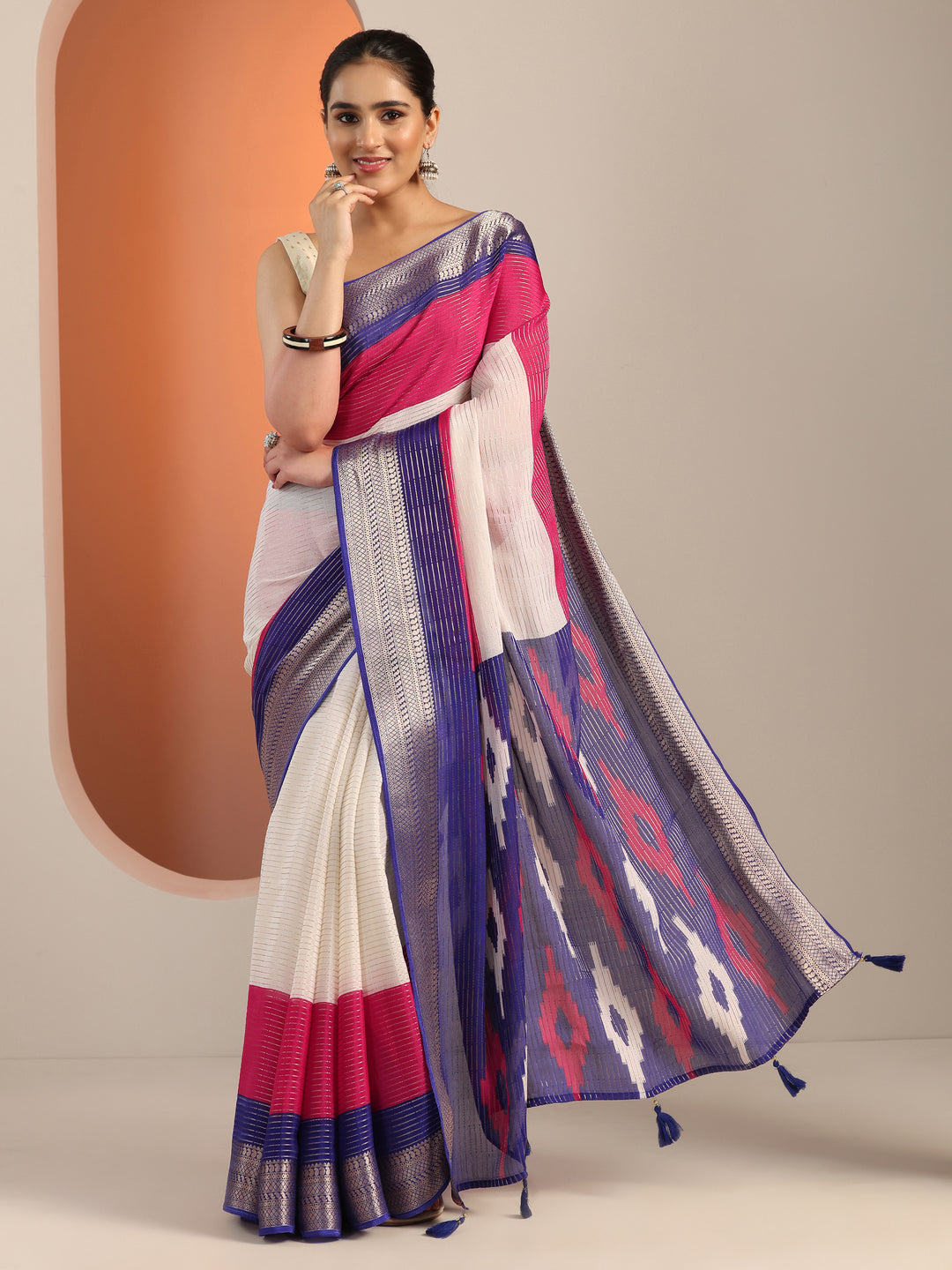 Off white Solid Silk Blend Saree With Unstitched Blouse Piece