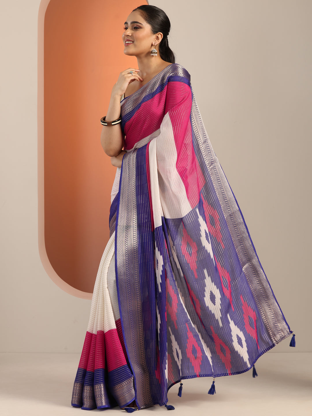 Off white Solid Silk Blend Saree With Unstitched Blouse Piece