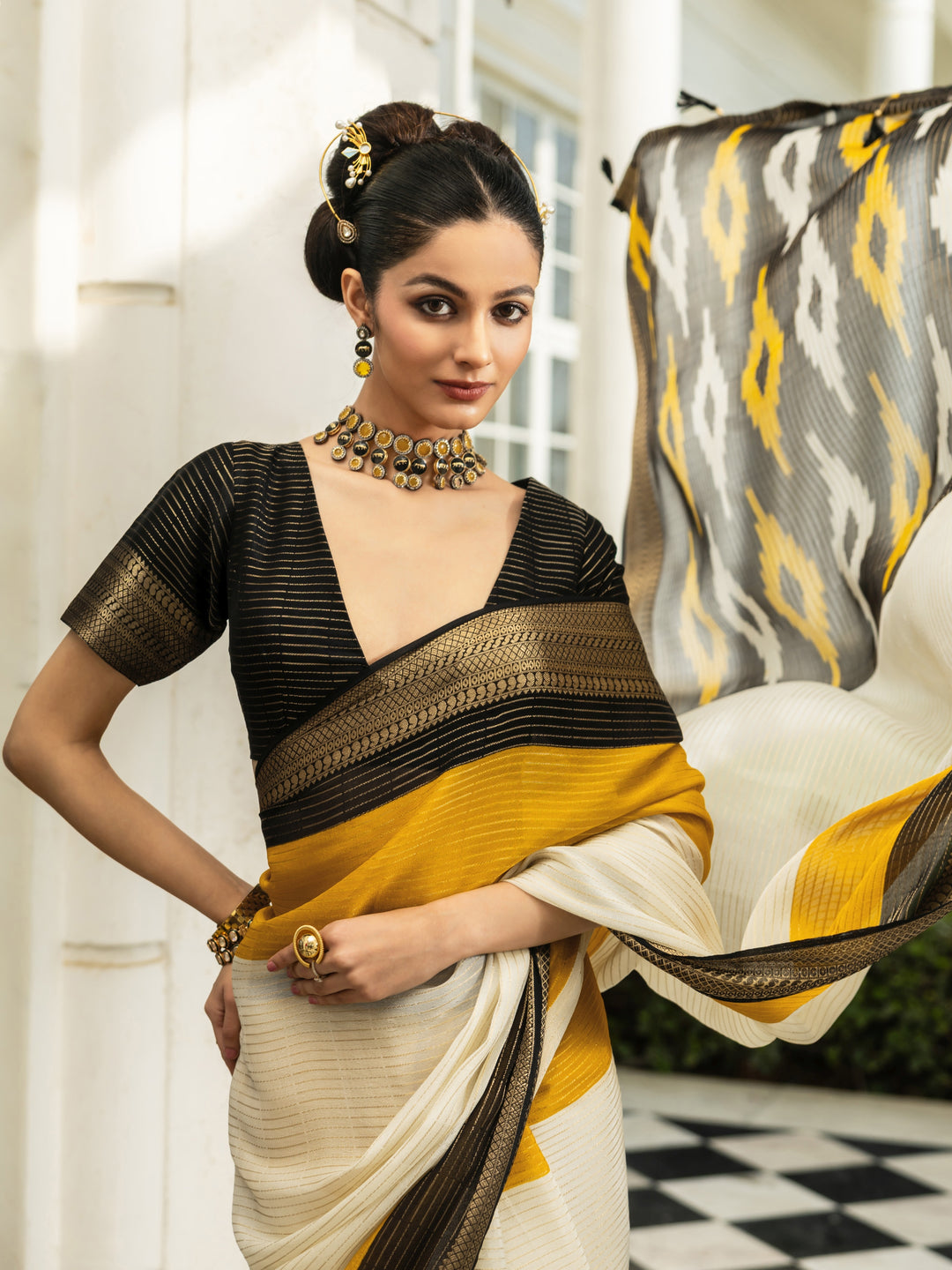 Off white Solid Silk Blend Saree With Unstitched Blouse Piece
