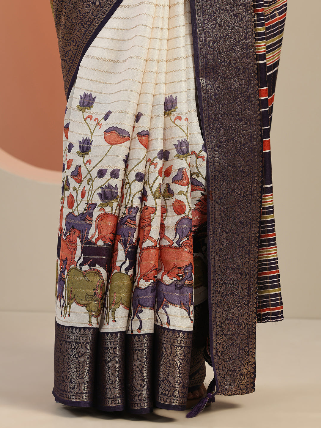 Off White Kalamkari Printed Silk Blend Saree With Unstitched Blouse Piece