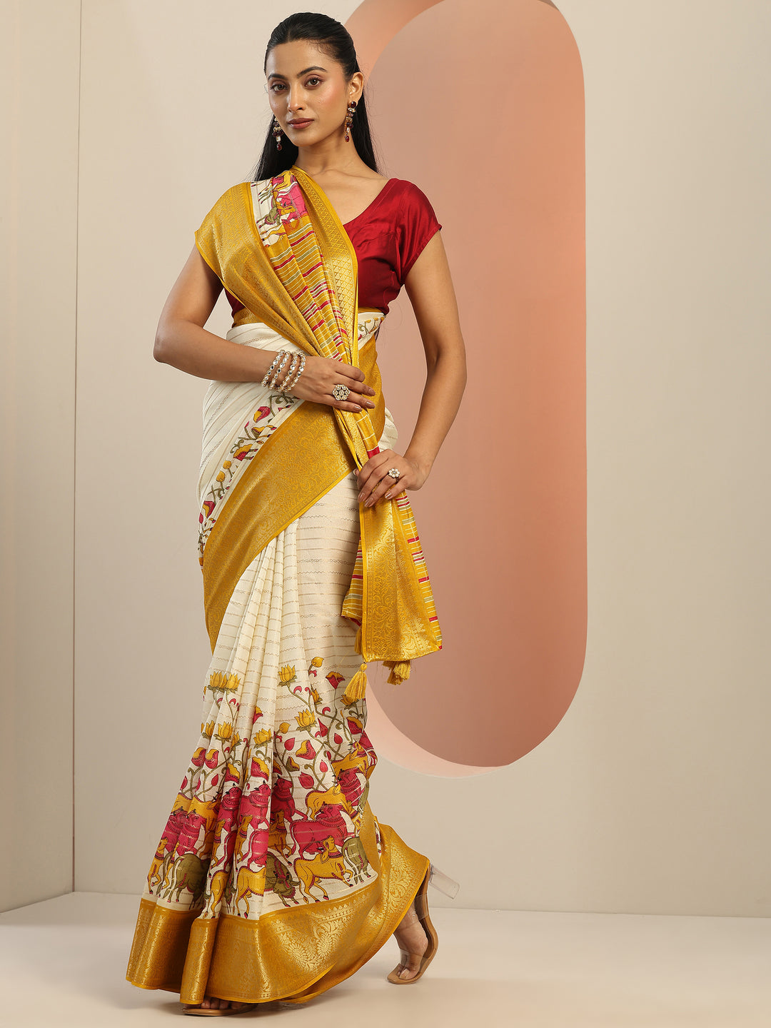 Off white Printed Silk Blend Saree With Unstitched Blouse Piece