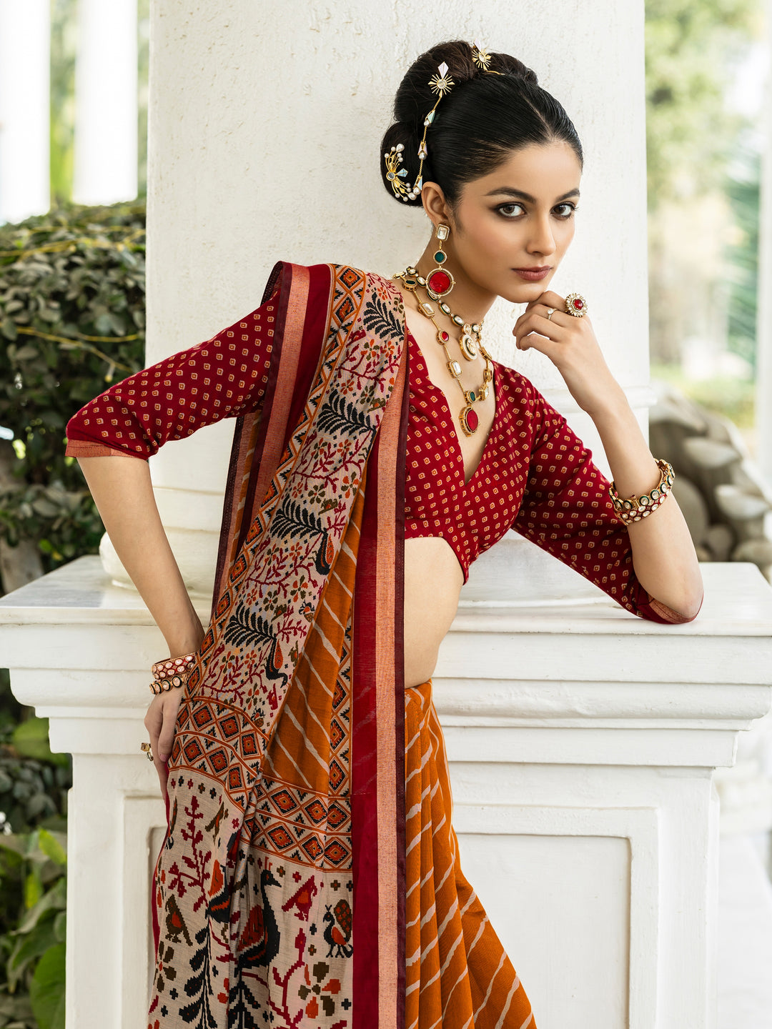 Mustard Printed Cotton Blend Saree With Unstitched Blouse Piece