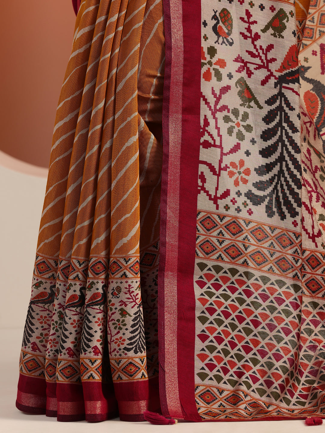 Mustard Printed Cotton Blend Saree With Unstitched Blouse Piece