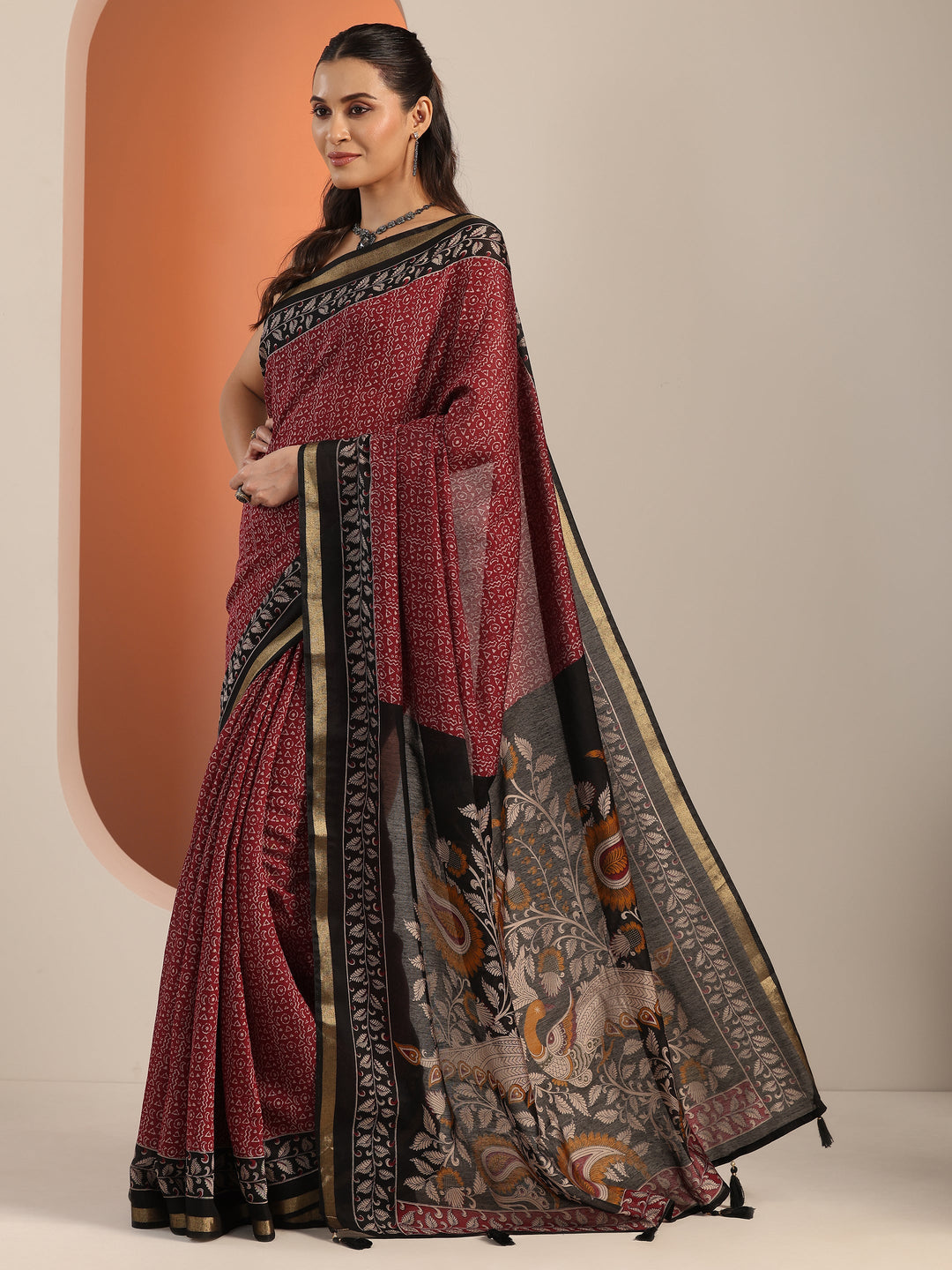 Red Printed Cotton Blend Saree With Unstitched Blouse Piece