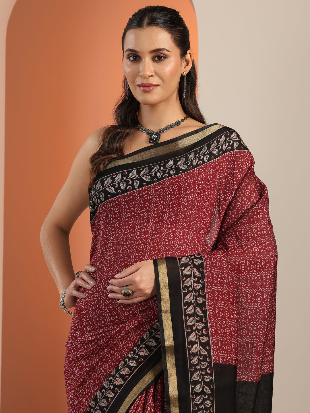 Red Printed Cotton Blend Saree With Unstitched Blouse Piece