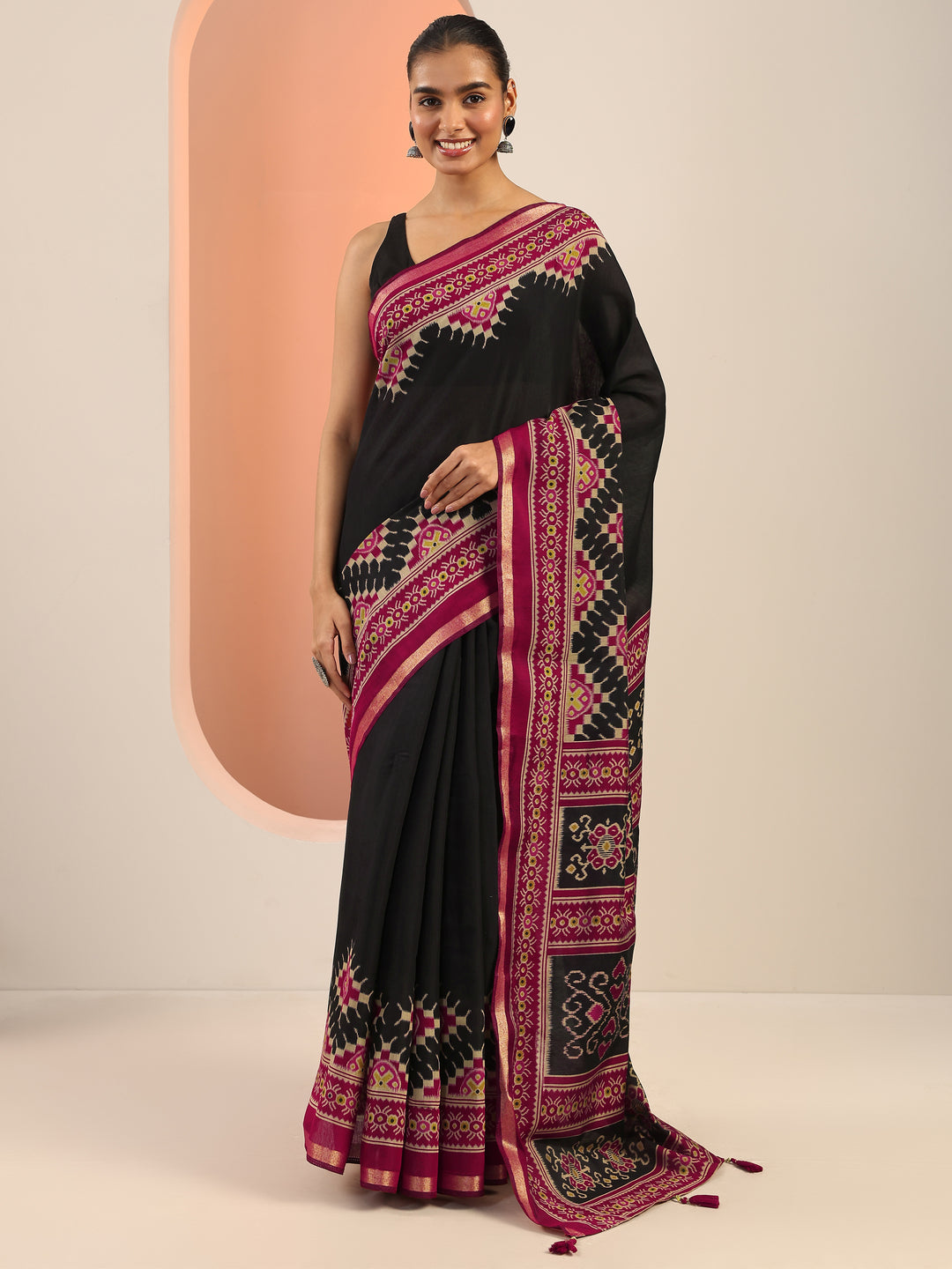 Black Solid Cotton Saree With Unstitched Blouse Piece
