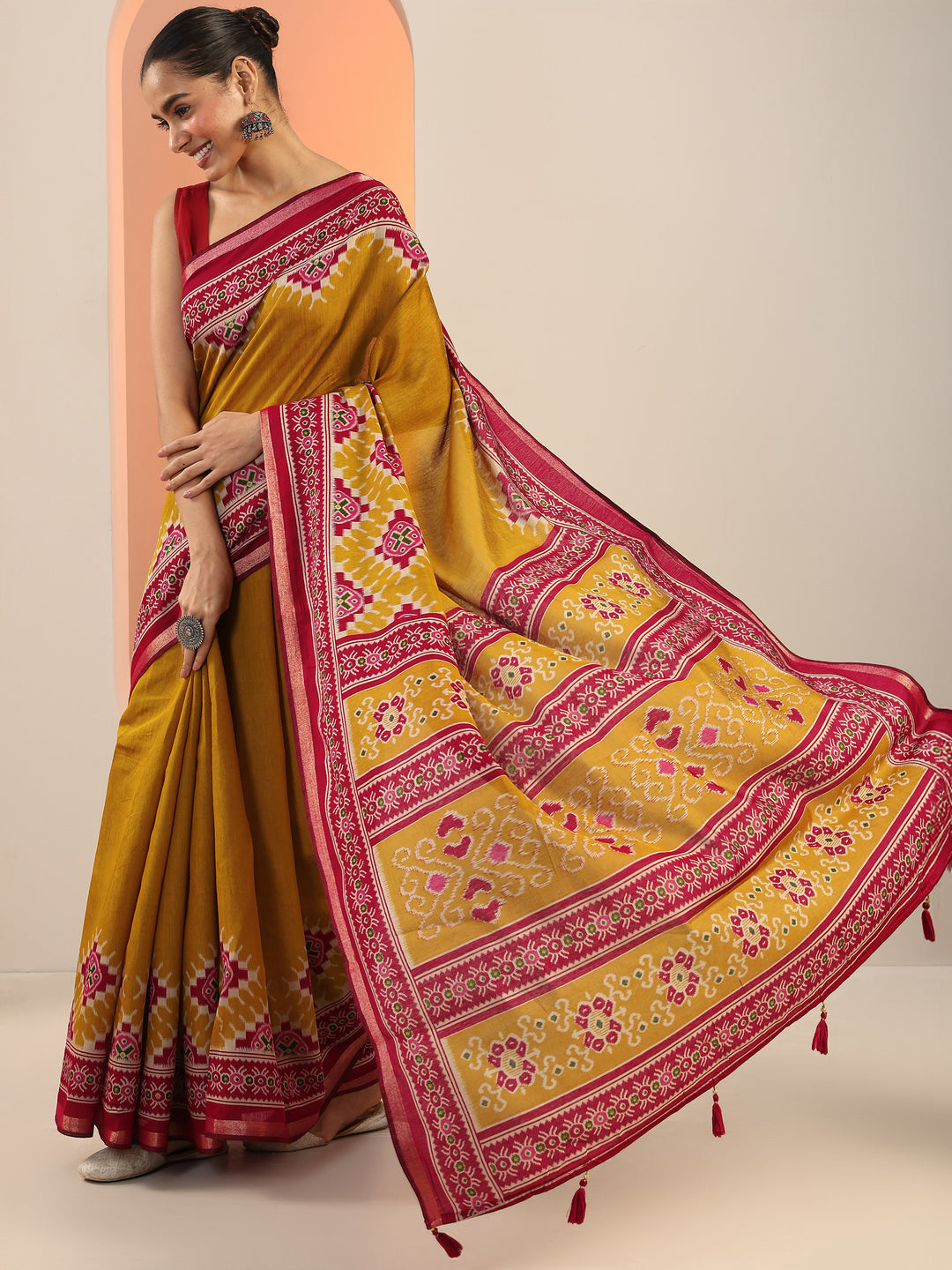 Mustard Solid Cotton Saree With Unstitched Blouse Piece