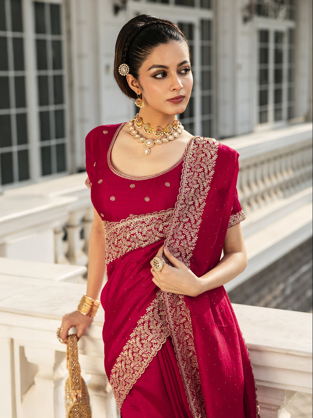 Red Embellished Silk blend Saree With Unstitched Blouse Piece