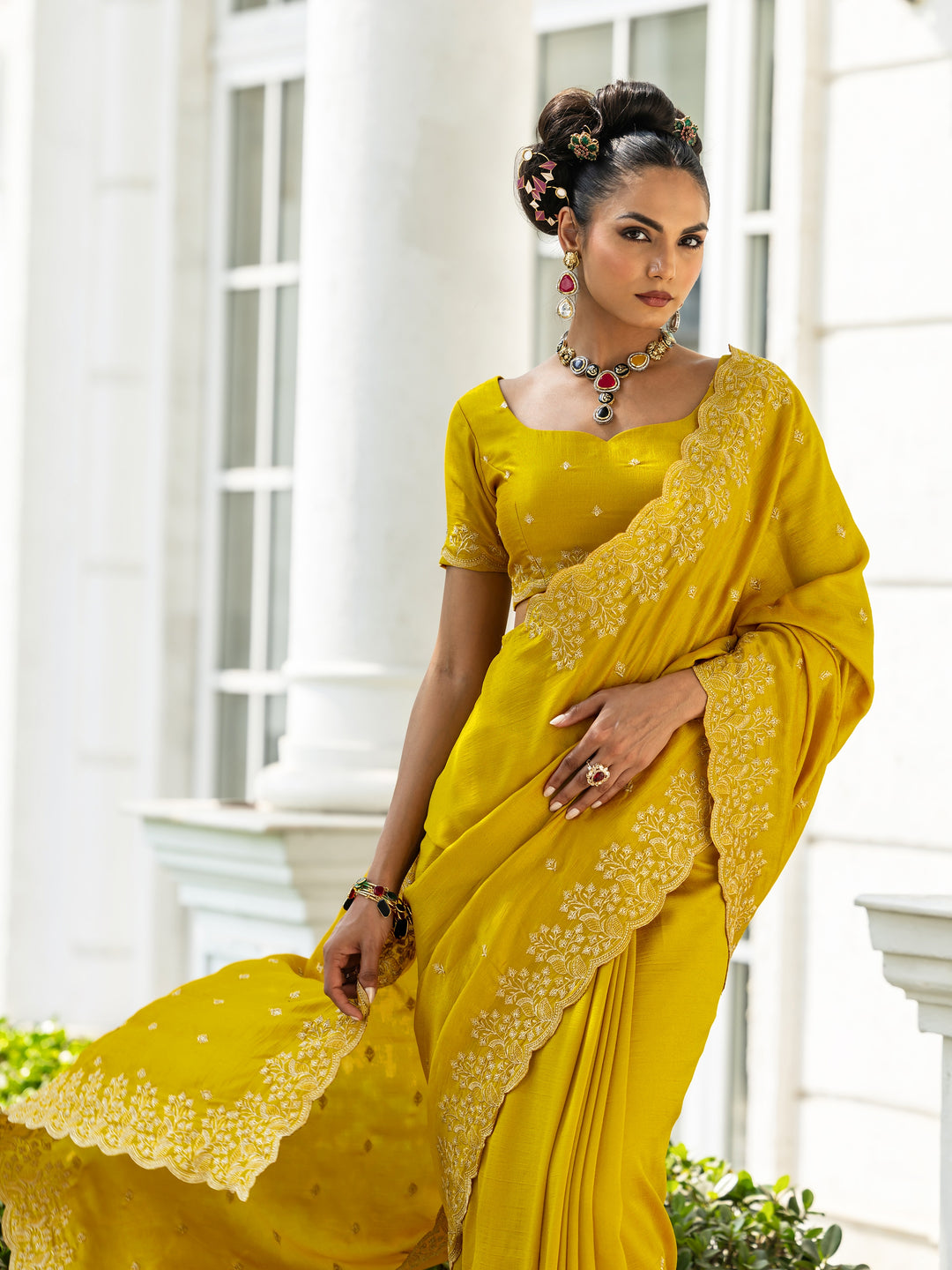 Mustard Embroidered Silk blend Saree With Unstitched Blouse Piece