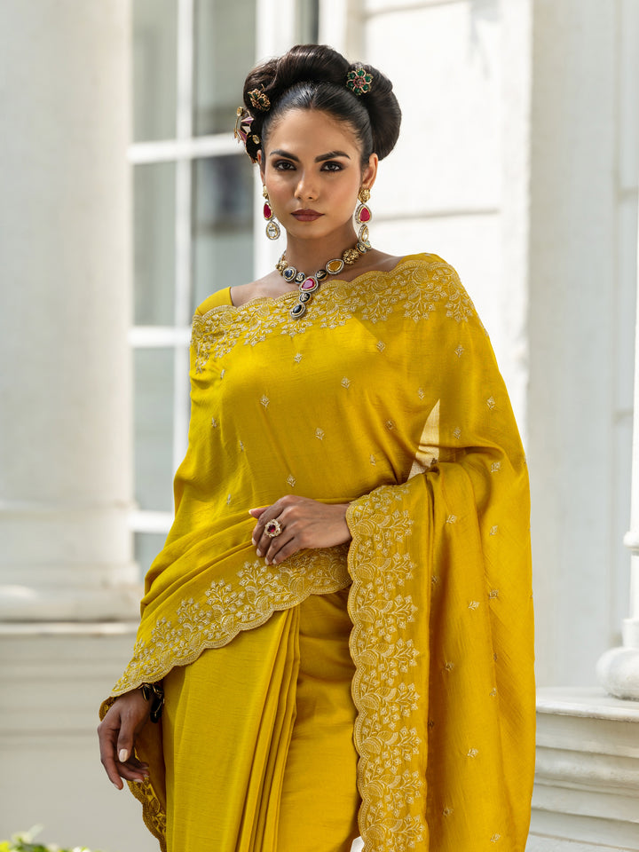 Mustard Embroidered Silk blend Saree With Unstitched Blouse Piece