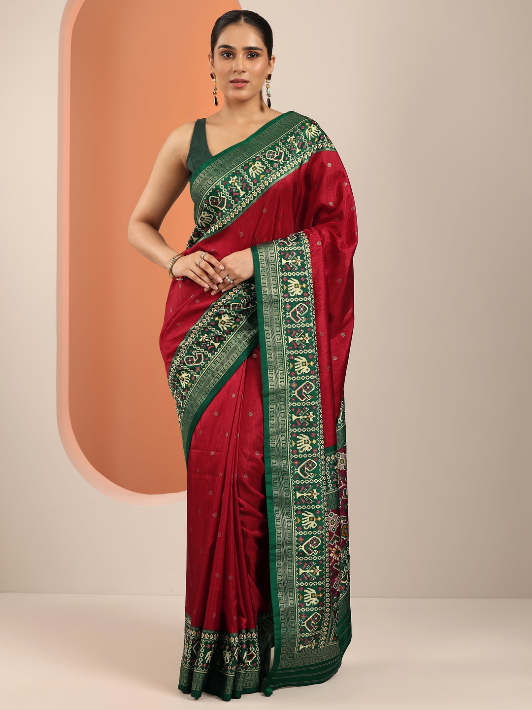 Red Embellished Silk Blend Saree With Unstitched Blouse Piece