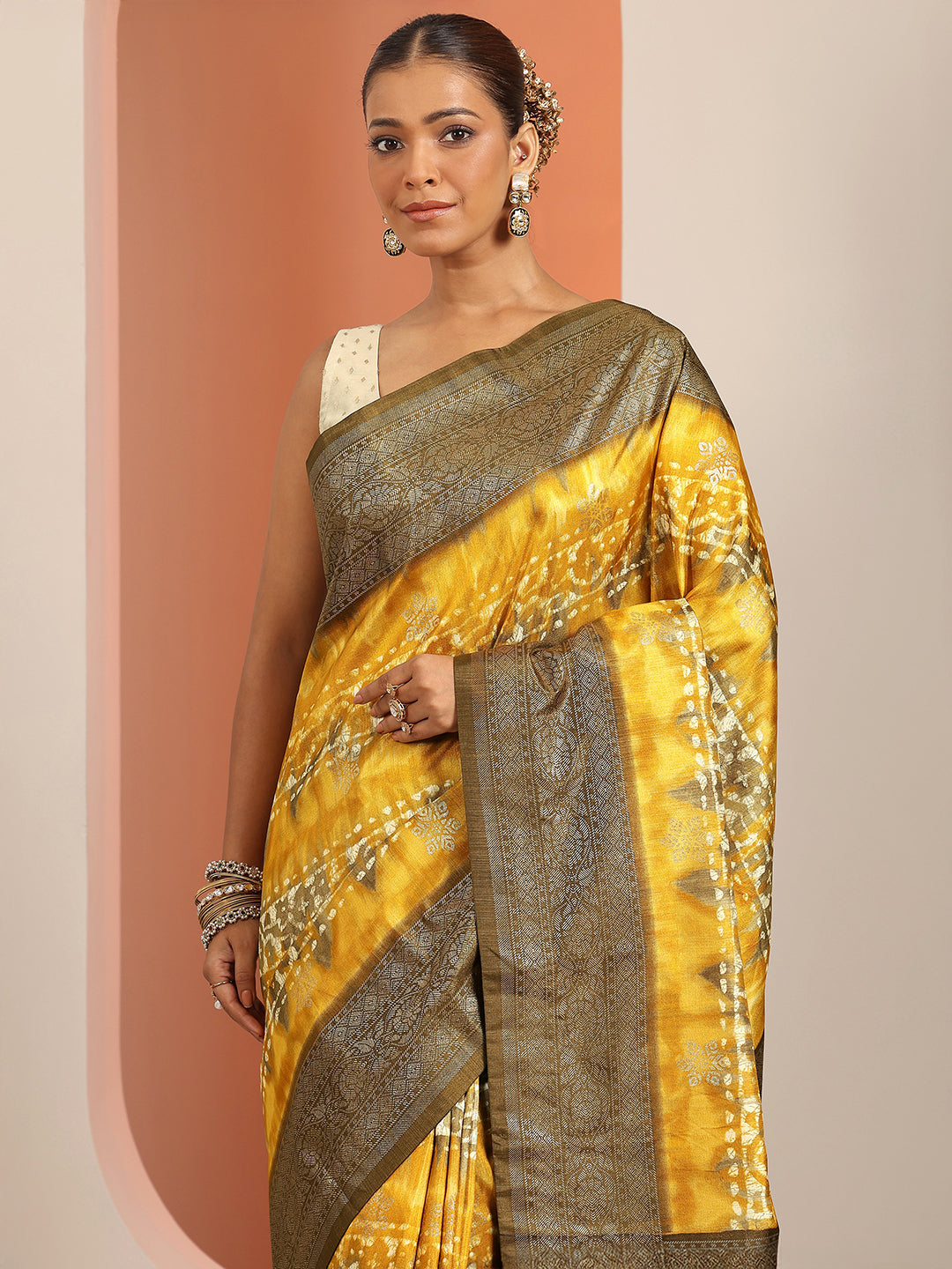 Yellow Solid Silk Blend Saree With Unstitched Blouse Piece