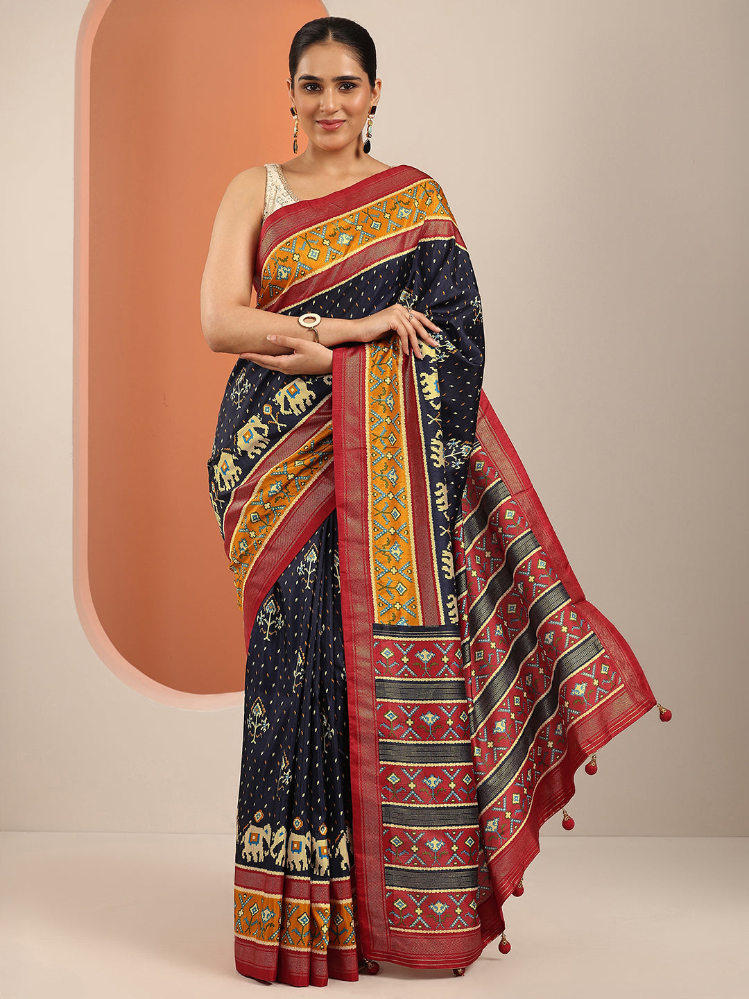 Navy Blue Printed Silk Blend Saree With Unstitched Blouse Piece