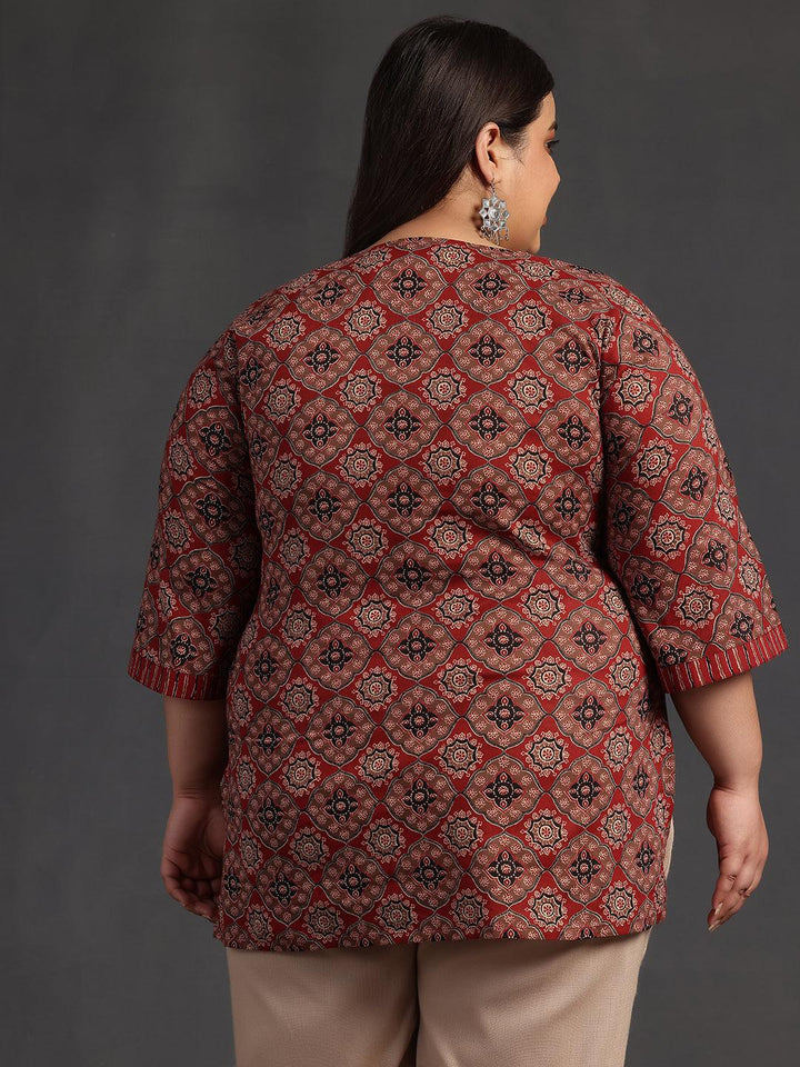 Plus Size Maroon Printed Cotton Straight Kurti