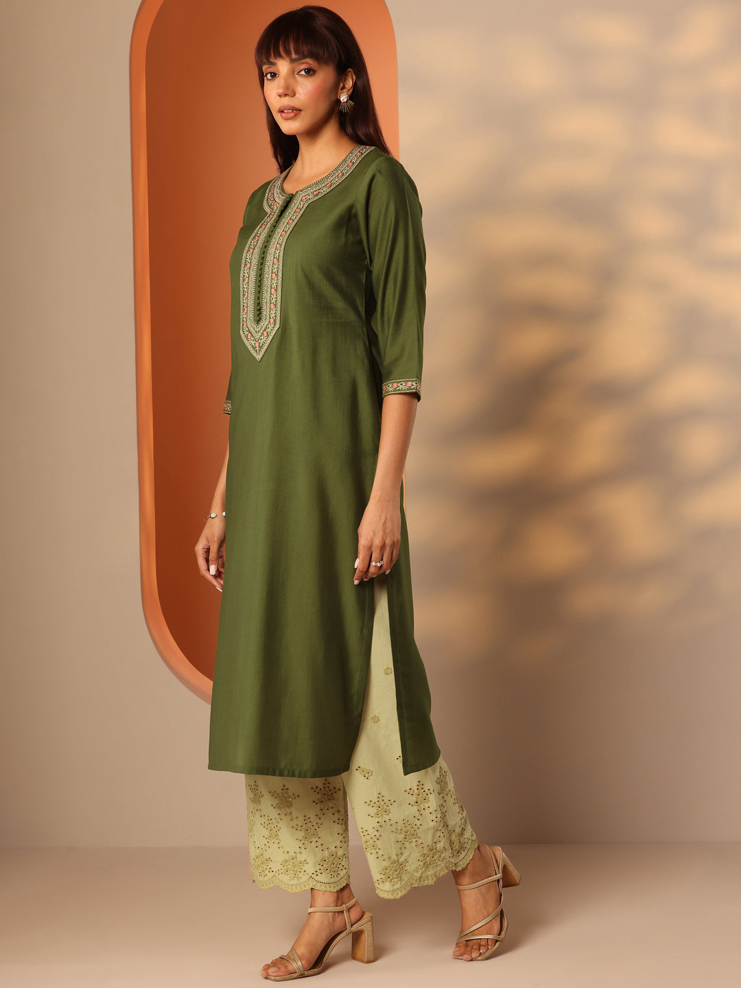 Green Embroidered Silk Blend Straight Kurta