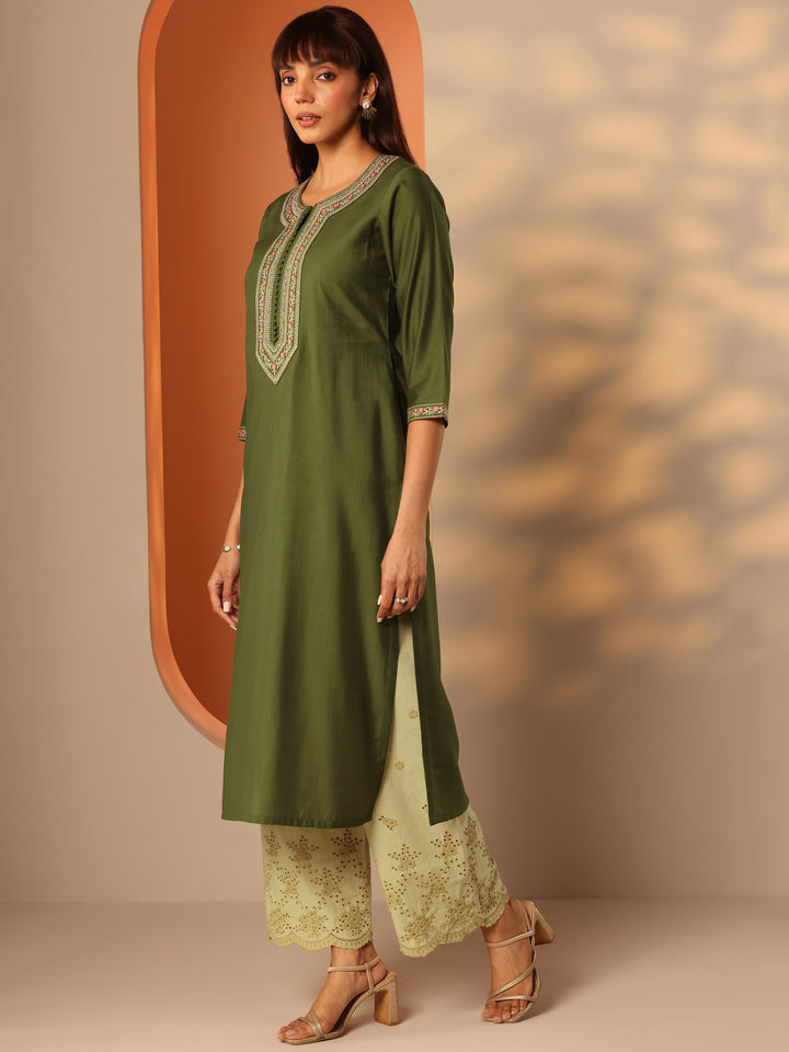 Green Embroidered Silk Blend Straight Kurta