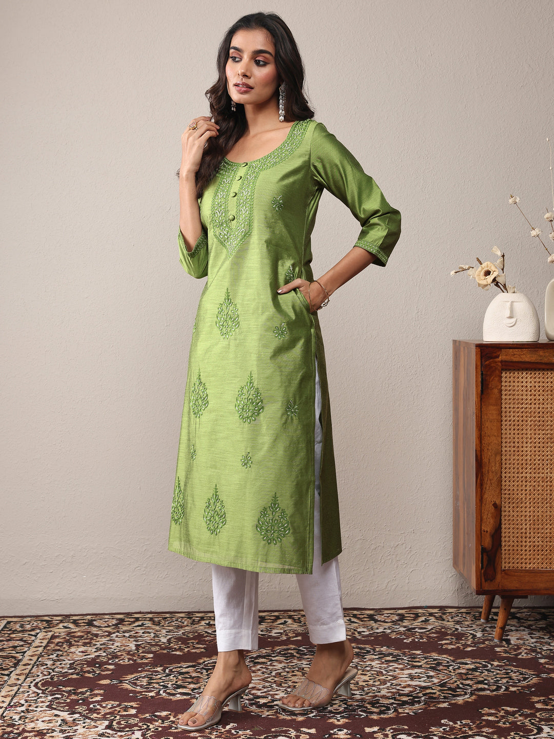 Green Floral Embroidered Chanderi Silk Straight Kurta