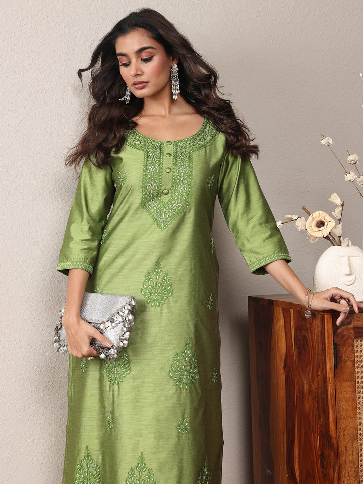Green Floral Embroidered Chanderi Silk Straight Kurta
