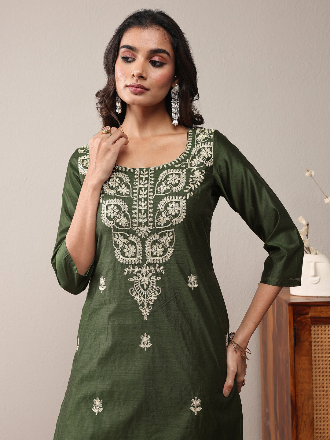 Green Floral Embroidered Chanderi Silk Straight Kurta