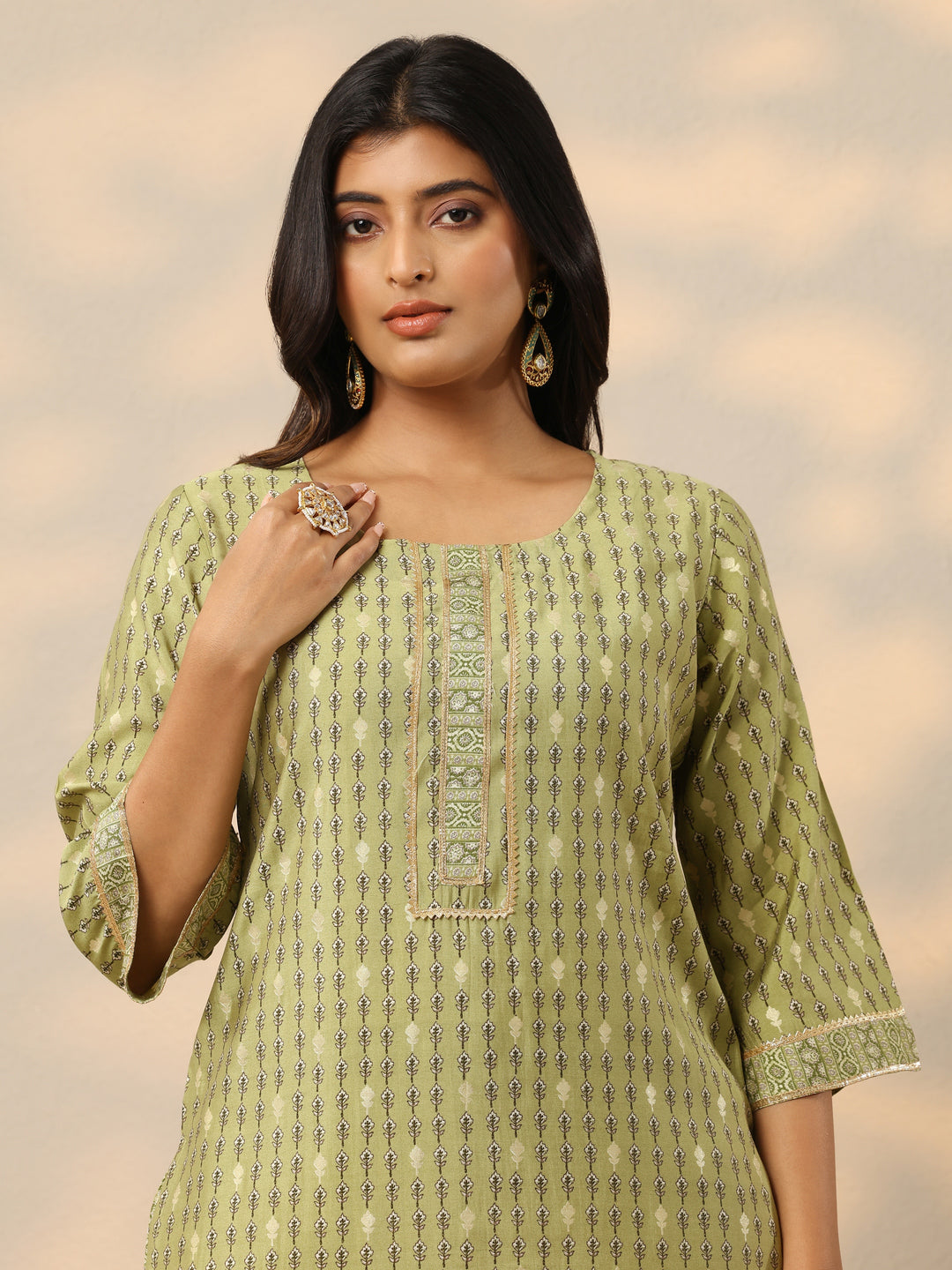 Green Printed Silk Blend Straight Kurta With Trousers