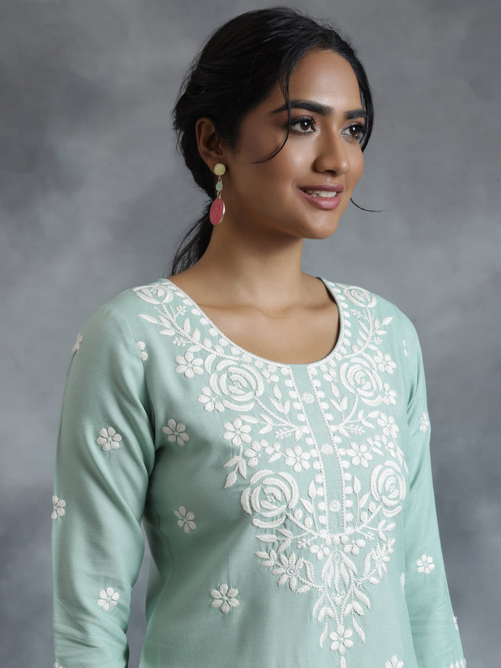 Green Embroidered Rayon Straight Kurta