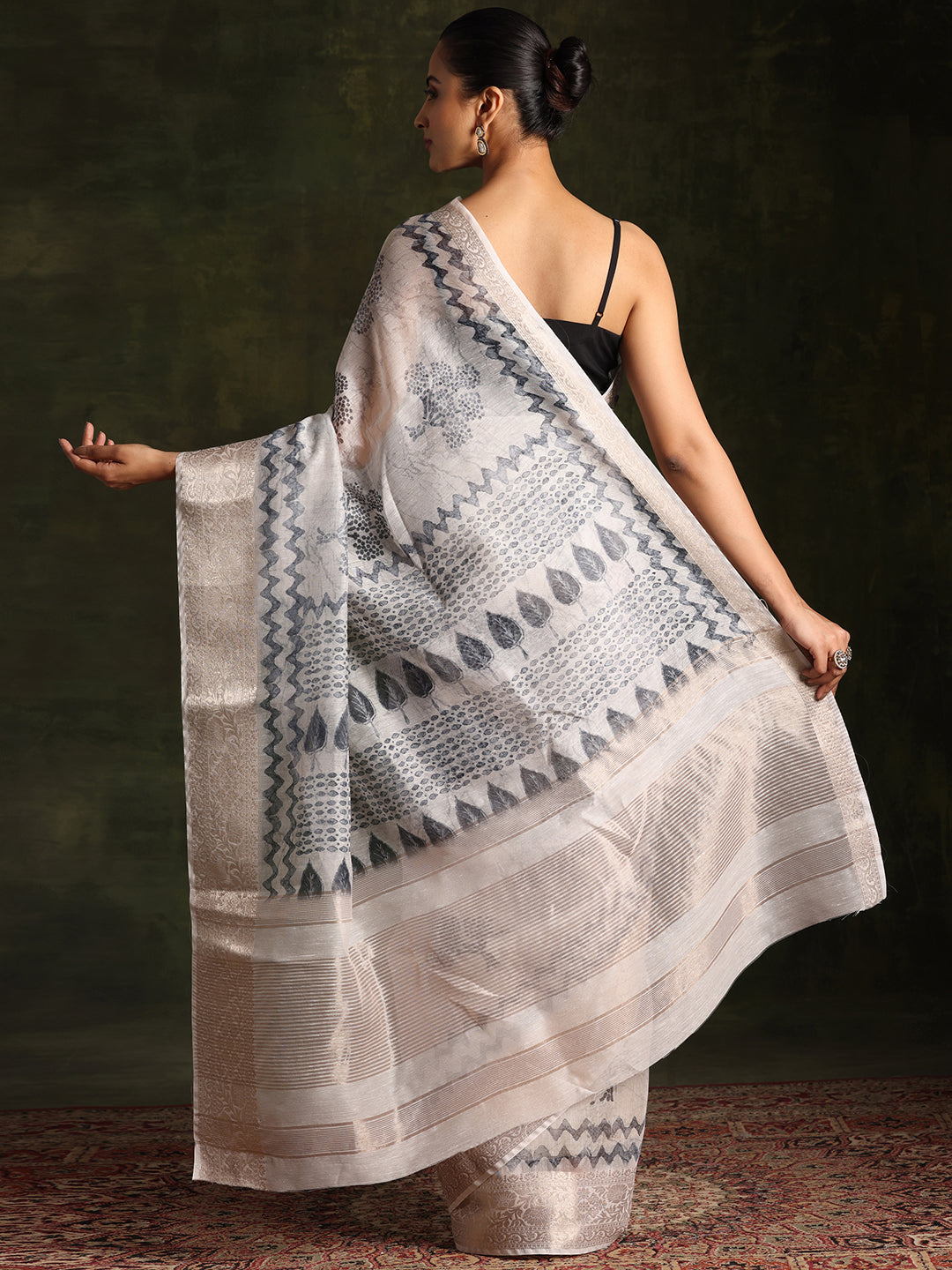 Grey Printed Silk Blend Saree With Unstitched Blouse Piece