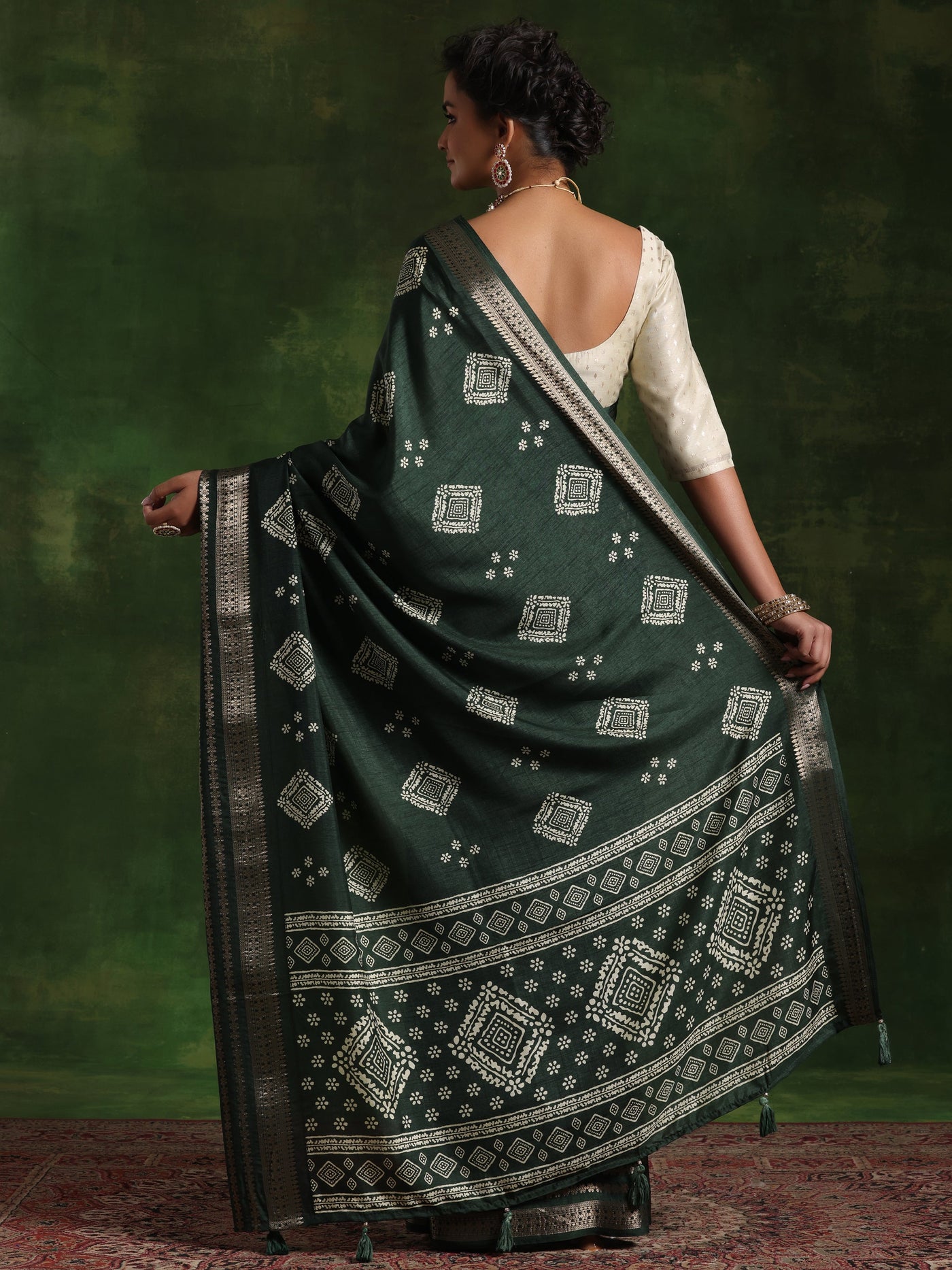 Green Printed Silk Blend Saree With Unstitched Blouse Piece