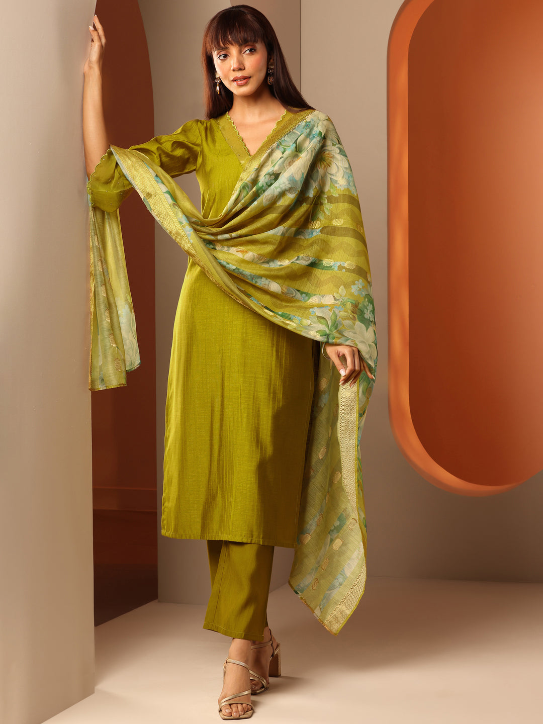 Green Woven Design Silk Blend Straight Suit Set With Dupatta