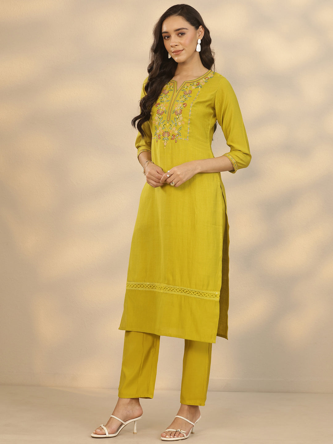 Green Embroidered Silk Blend Straight Kurta Set