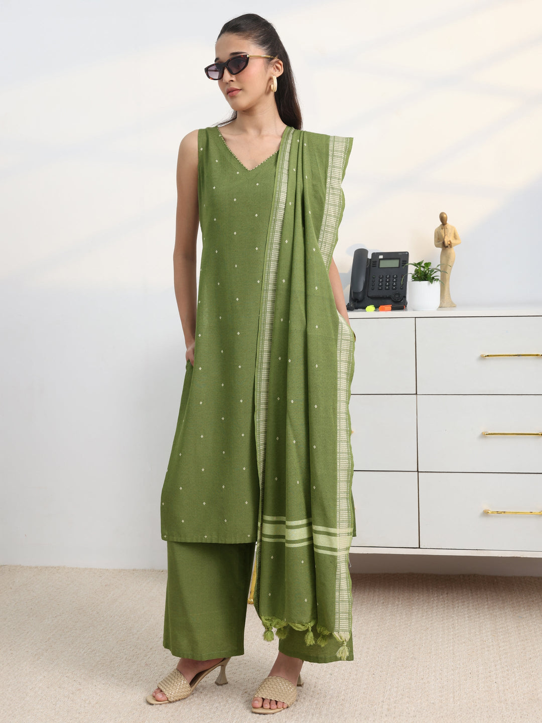 Green Woven Design Cotton Blend Straight Suit Set With Dupatta