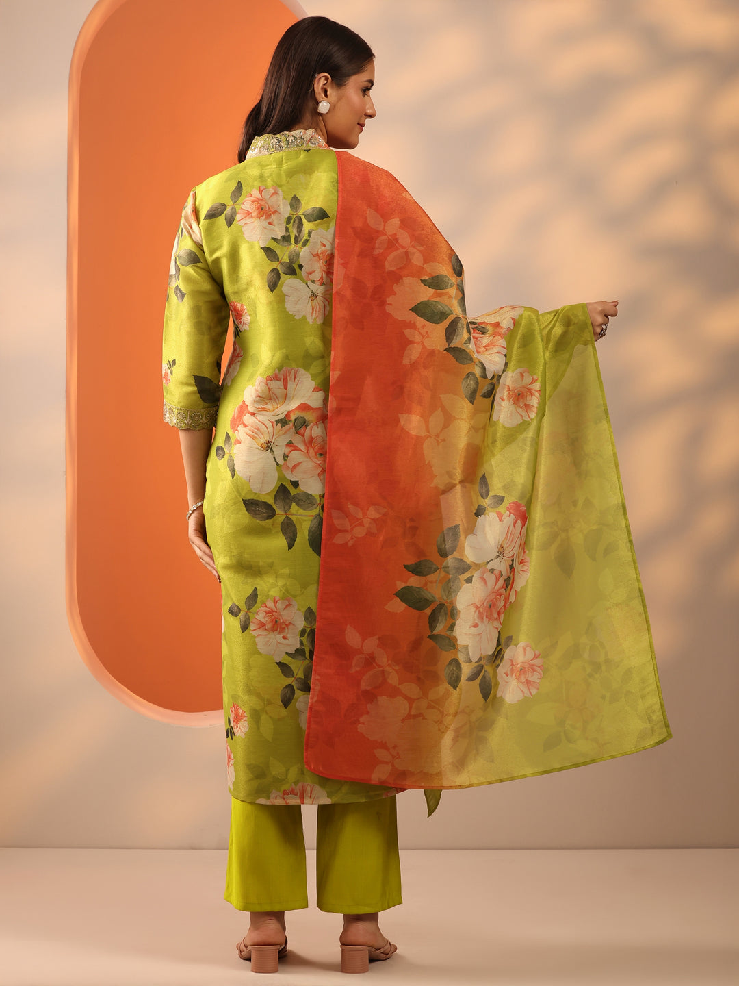 Green Embroidered Silk Blend Straight Suit Set With Dupatta